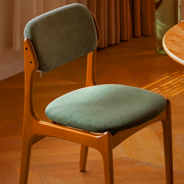 Clara Solid Wood Dining Chair - Mid-Century Modern Design